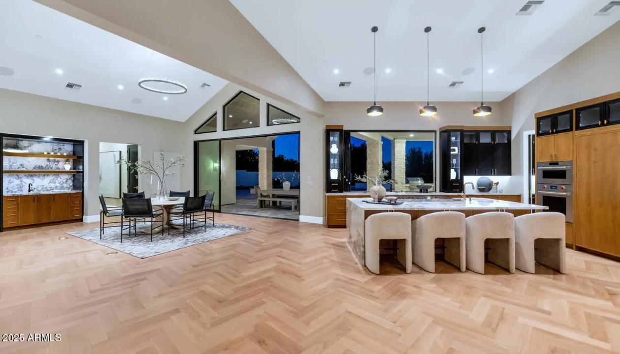 Real Estate Picture 7