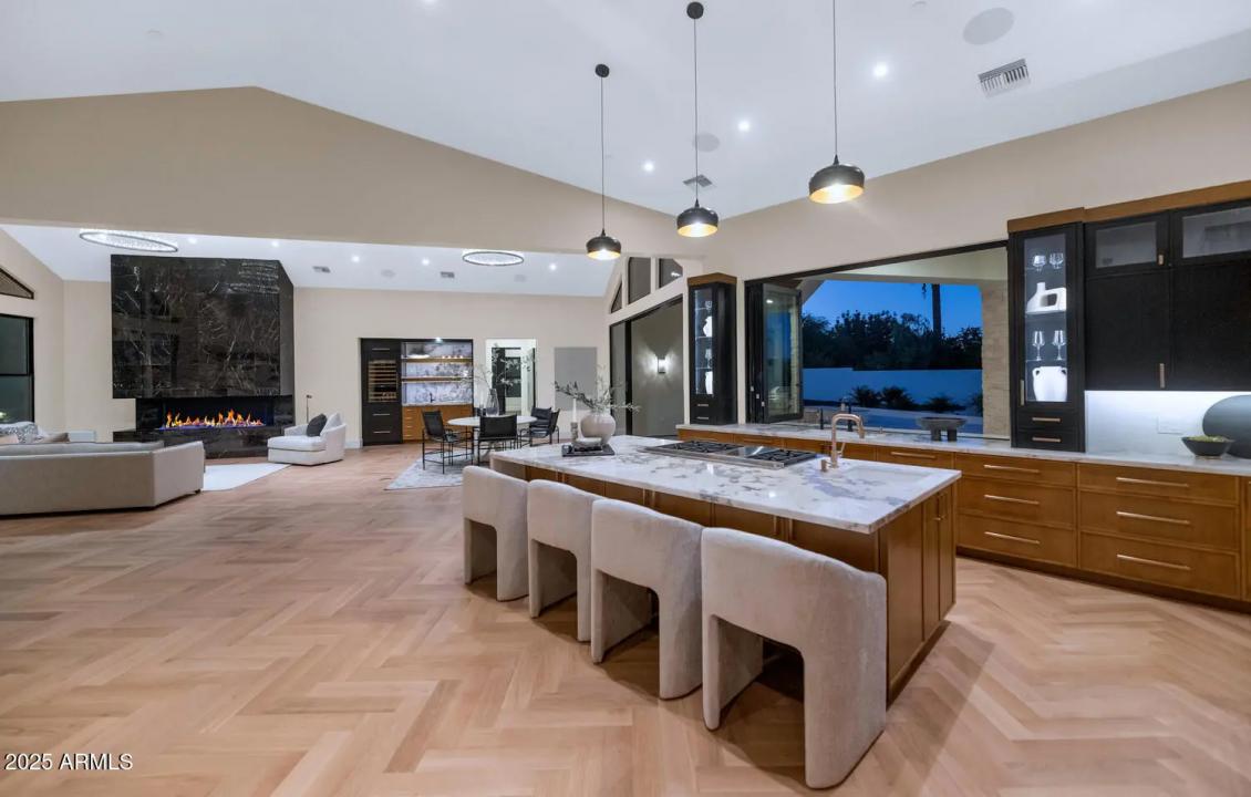 Real Estate Picture 14