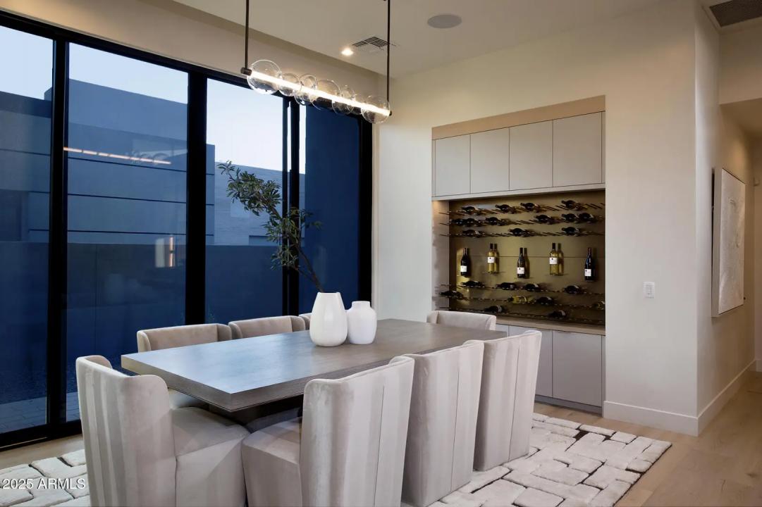 Real Estate Picture 8