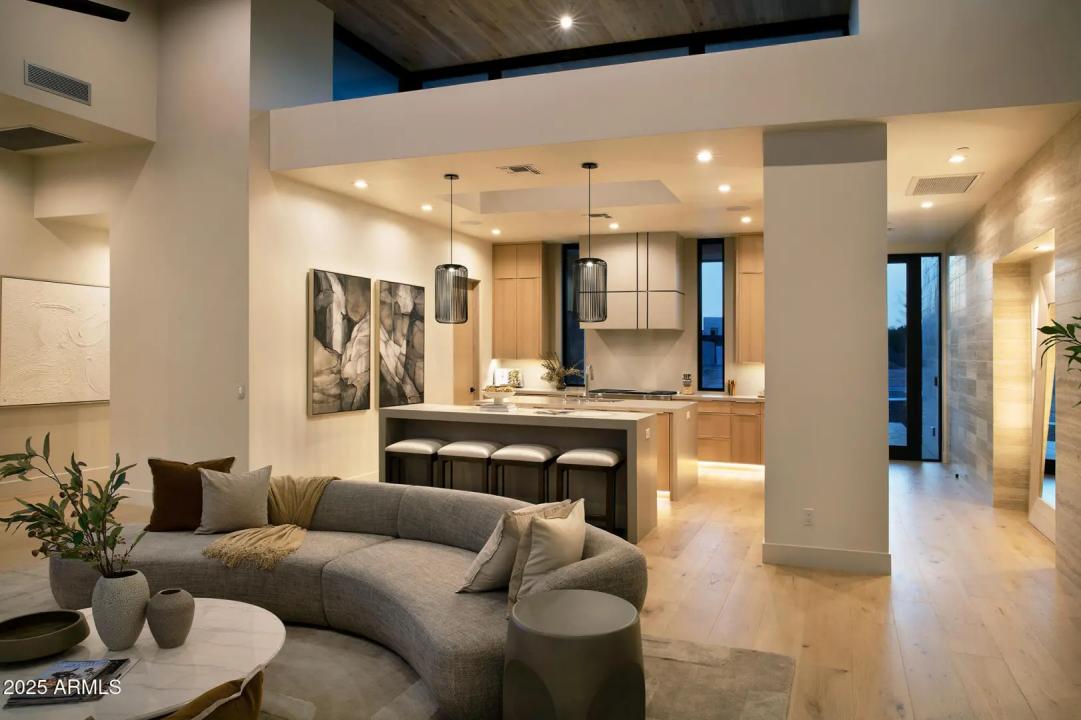 Real Estate Picture 9