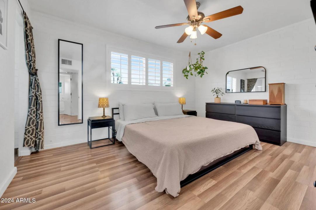 Real Estate Picture 12