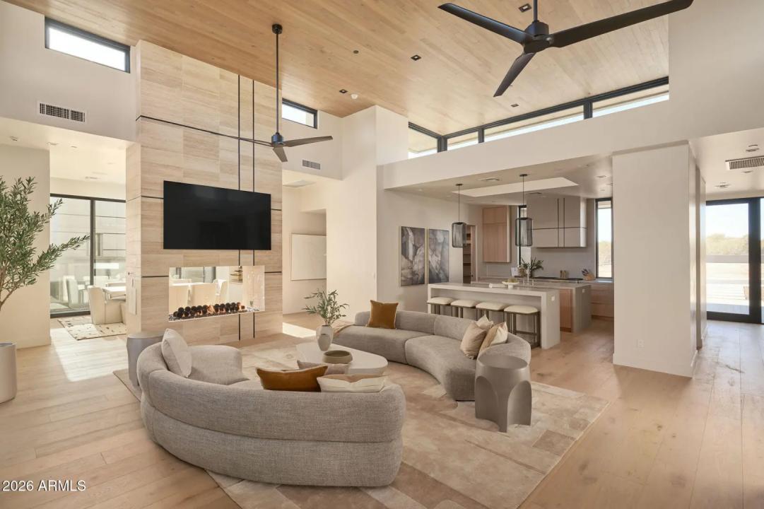 Real Estate Picture 4