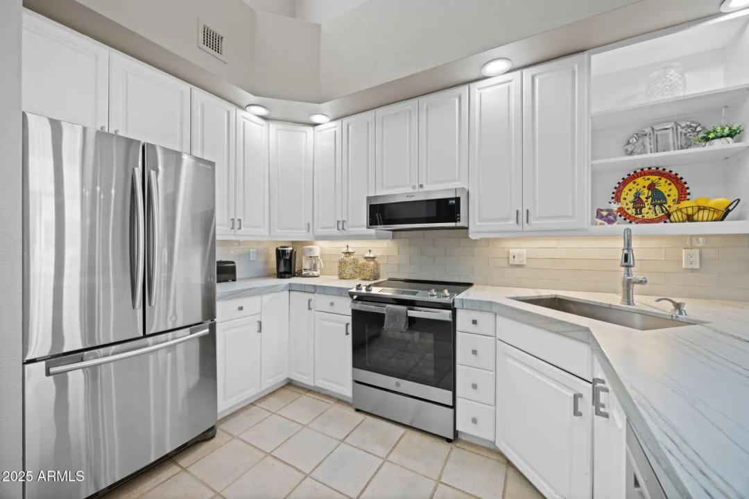 Real Estate Picture 11