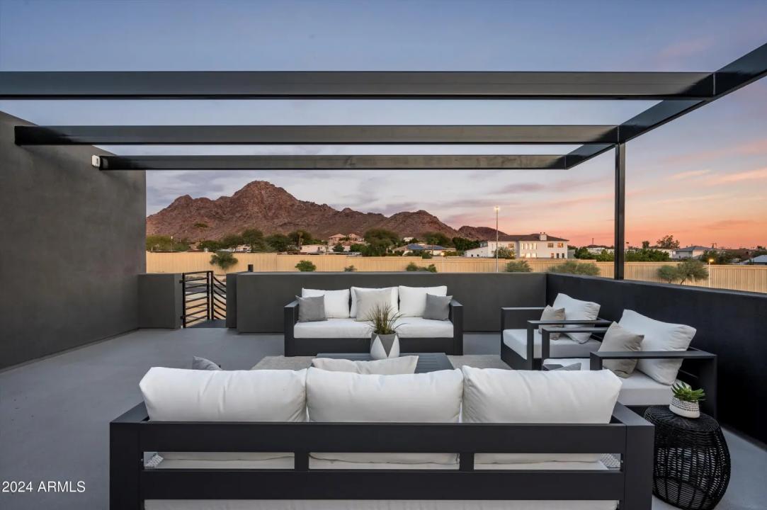 Real Estate Picture 4