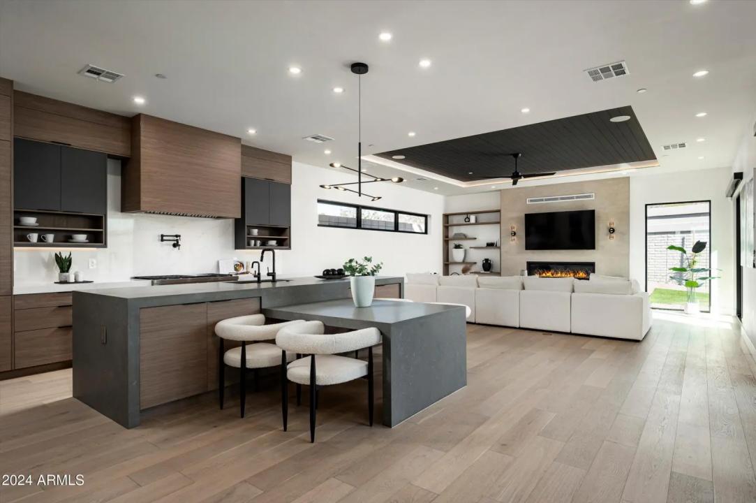 Real Estate Picture 5