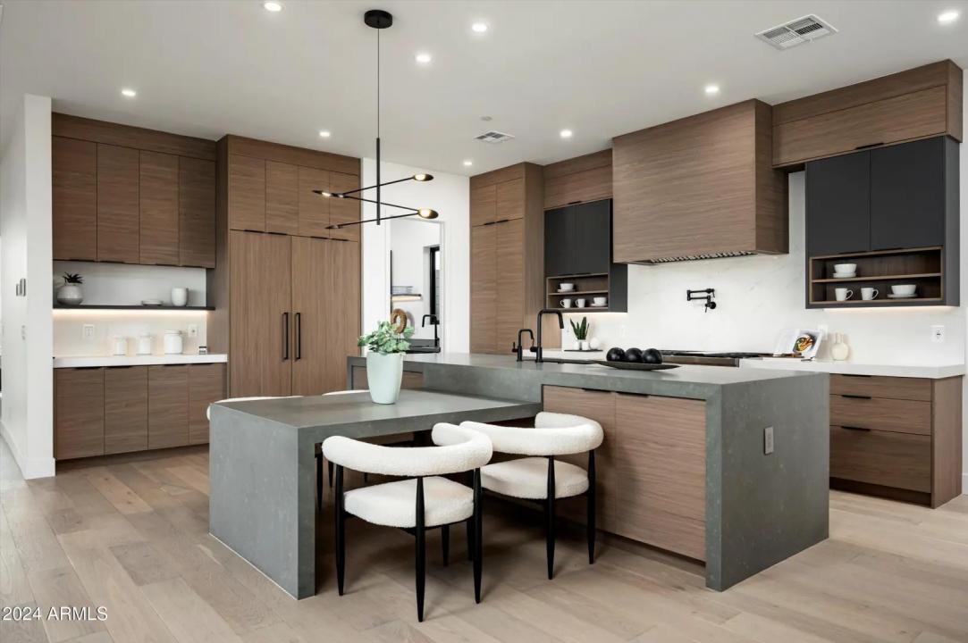 Real Estate Picture 6