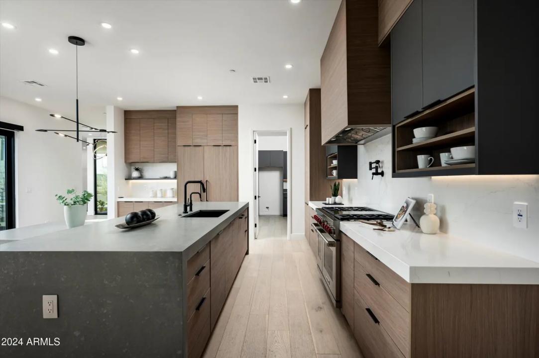 Real Estate Picture 8