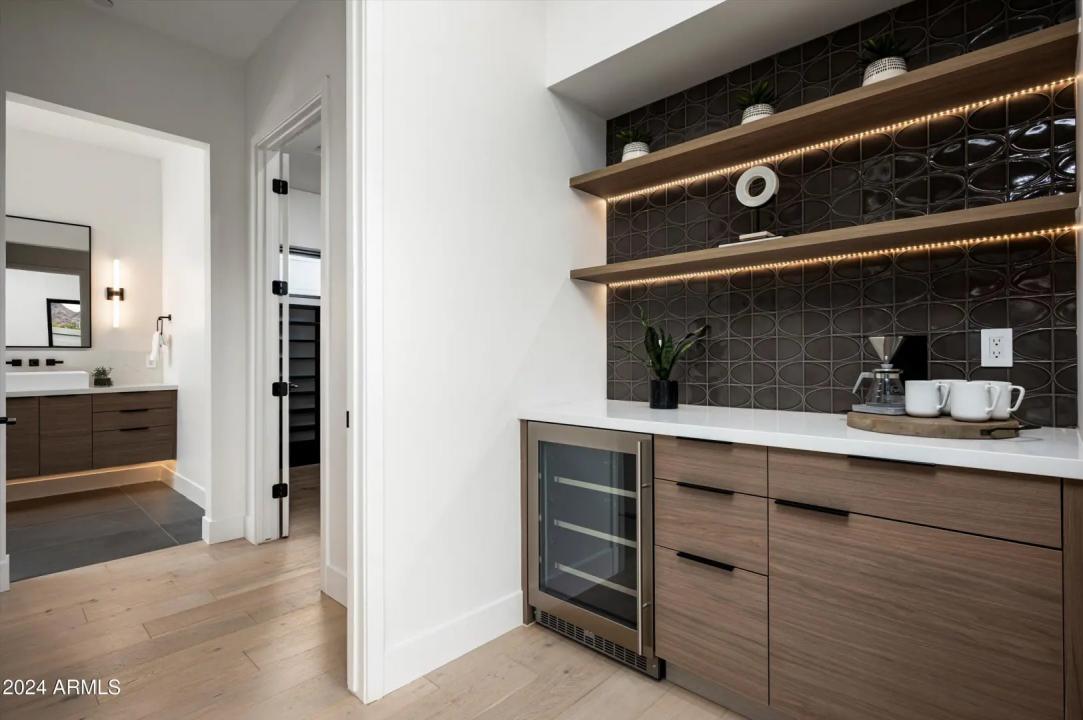 Real Estate Picture 18