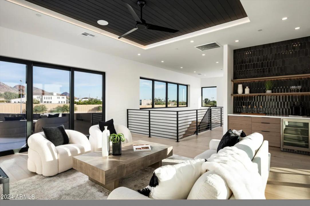 Real Estate Picture 24