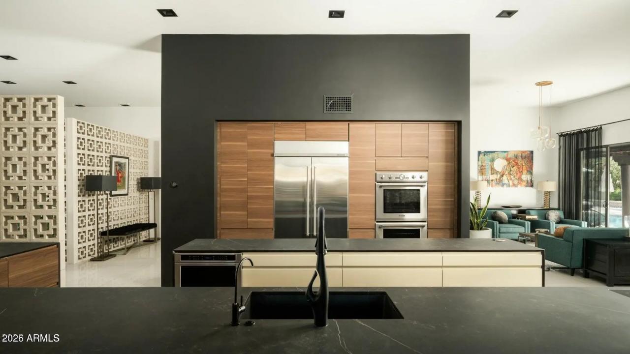 Real Estate Picture 14