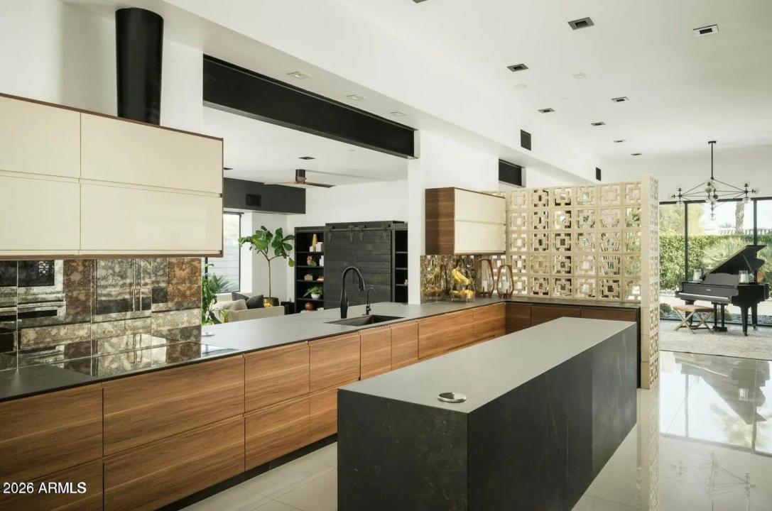 Real Estate Picture 15