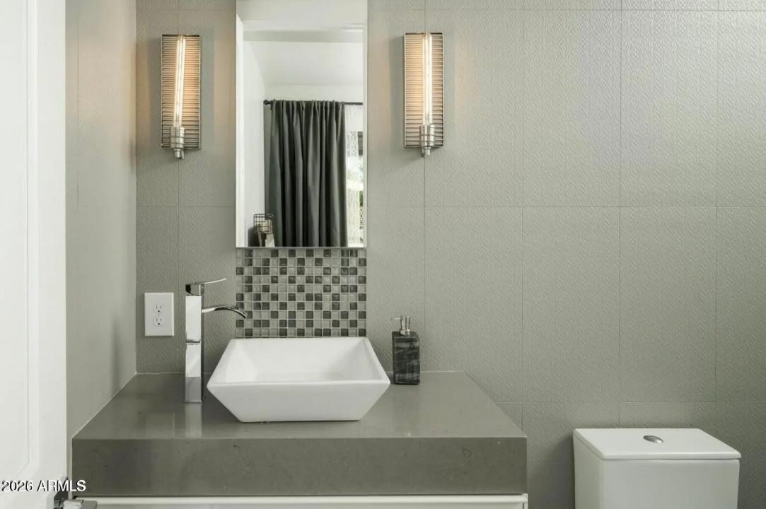 Real Estate Picture 24