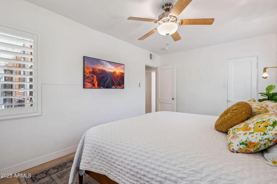 Real Estate Picture 12