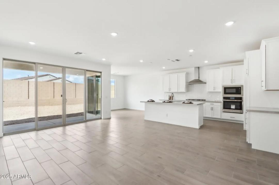 Real Estate Picture 10