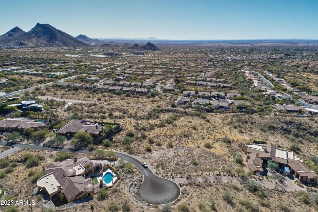 Real Estate Picture 8