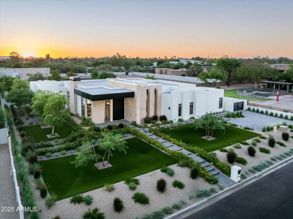 Real Estate Picture 5