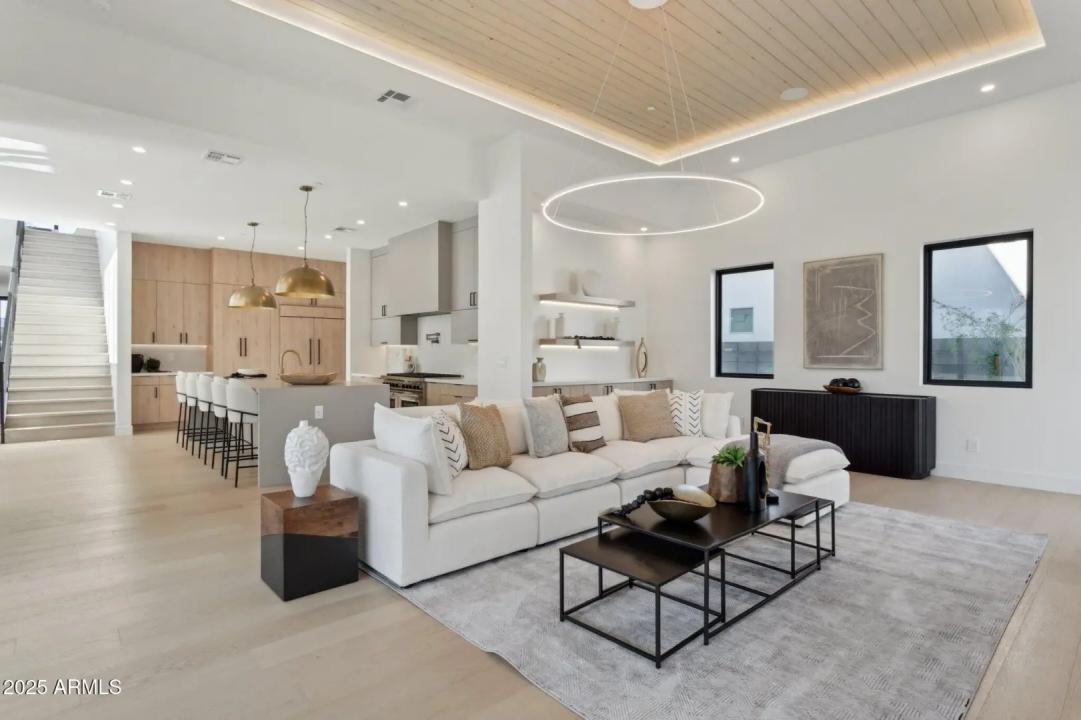 Real Estate Picture 3