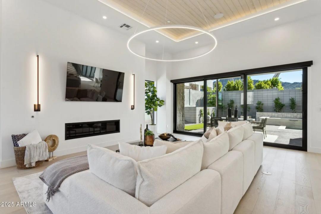 Real Estate Picture 10