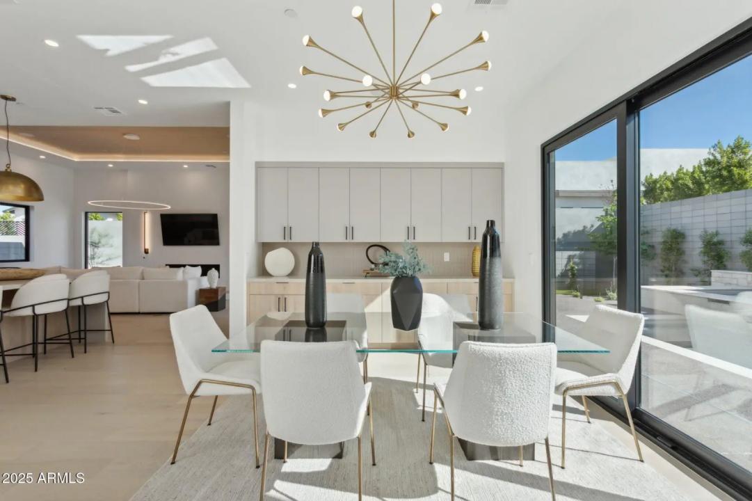 Real Estate Picture 18