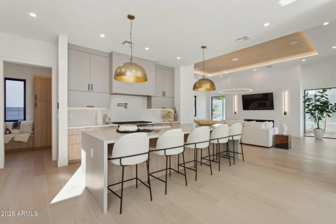 Real Estate Picture 11
