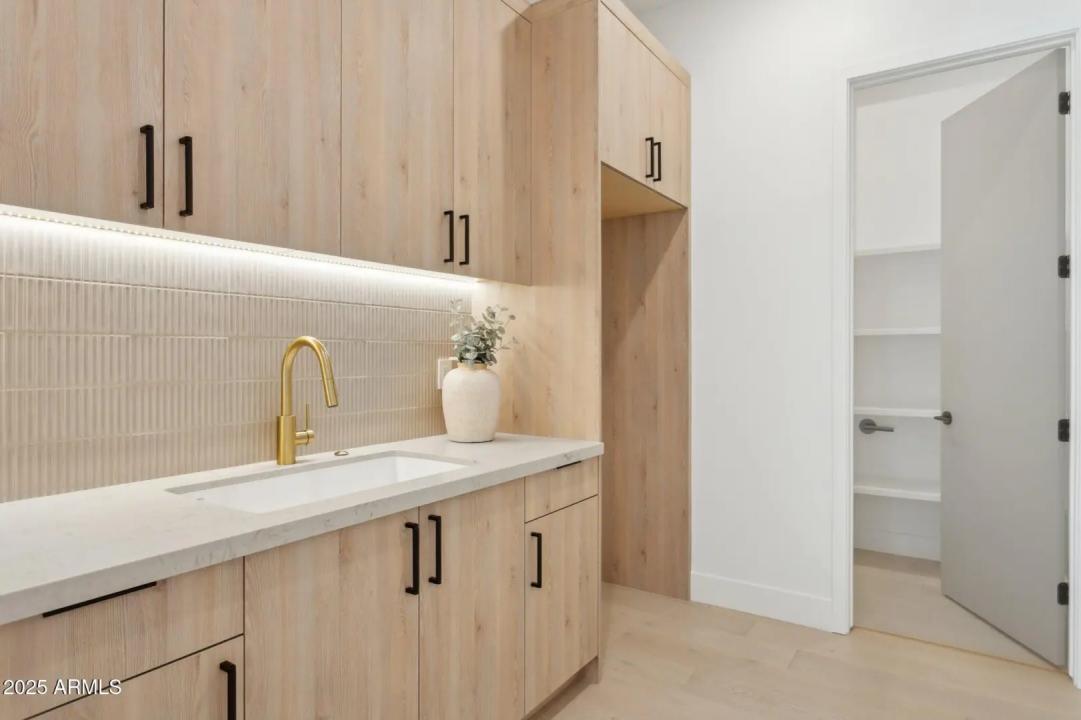 Real Estate Picture 23