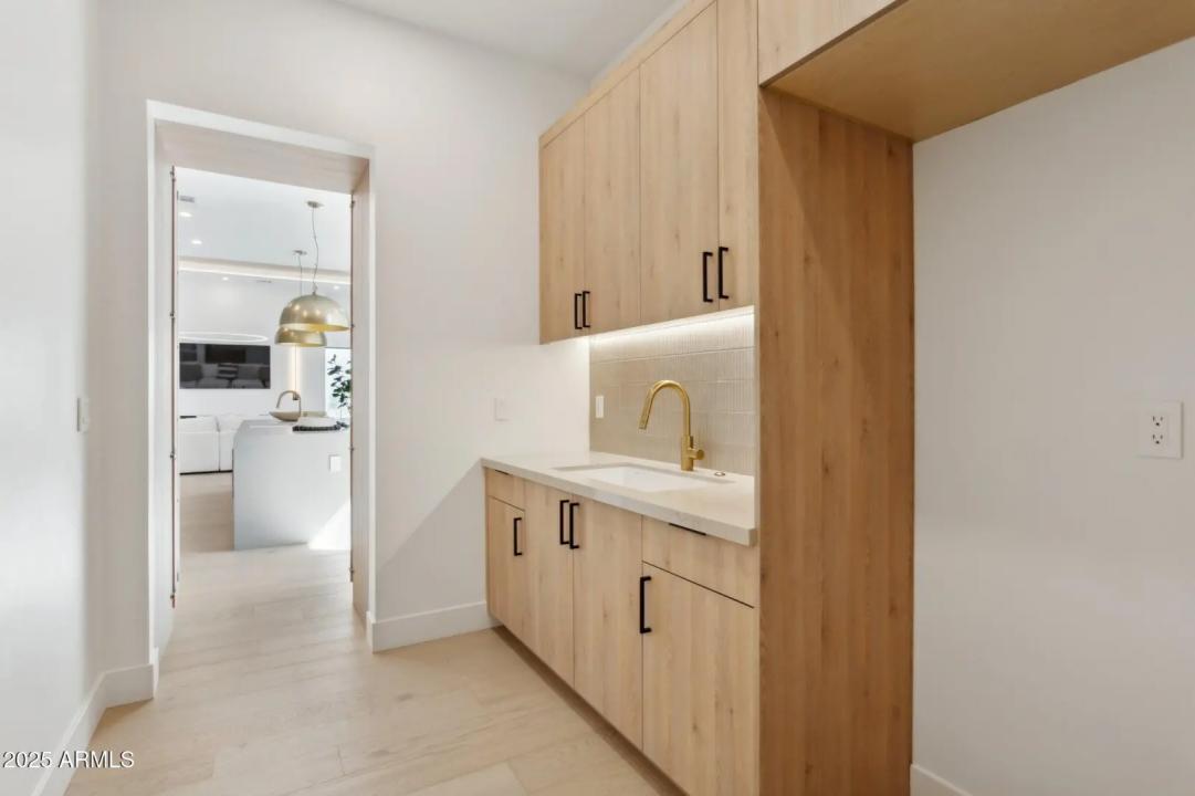 Real Estate Picture 24