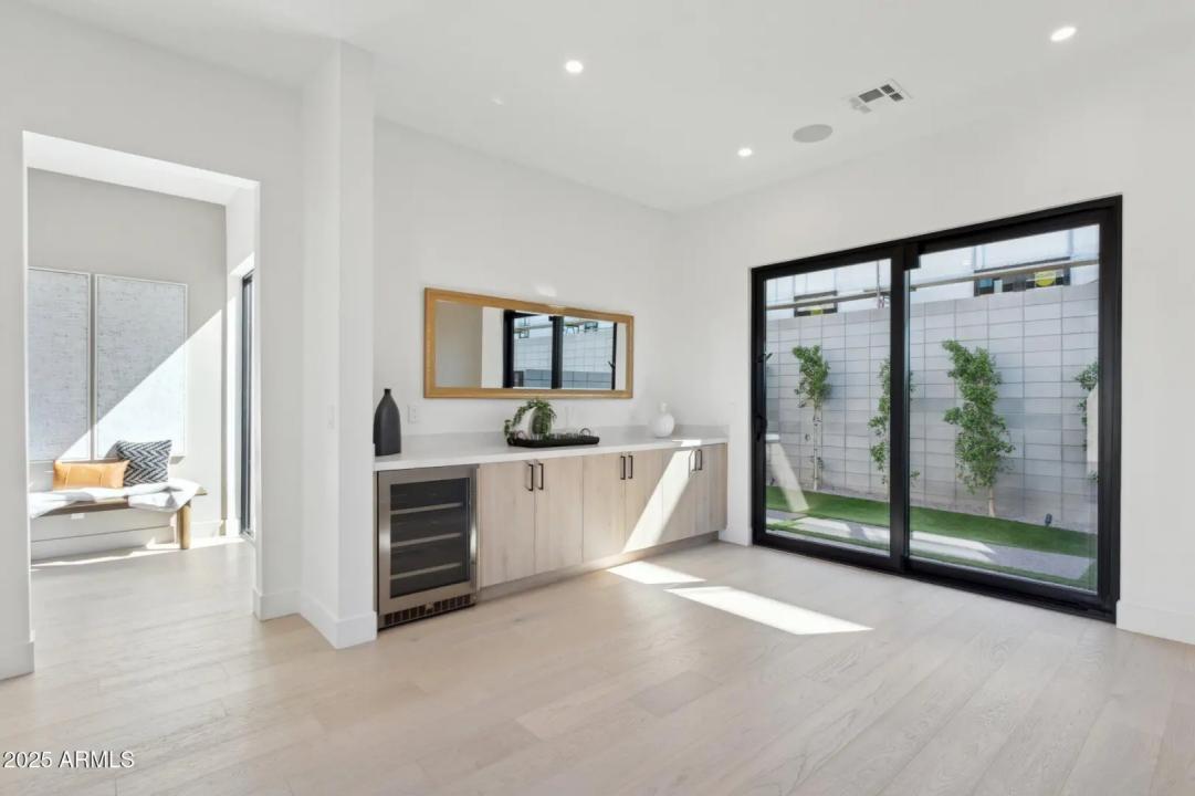 Real Estate Picture 33