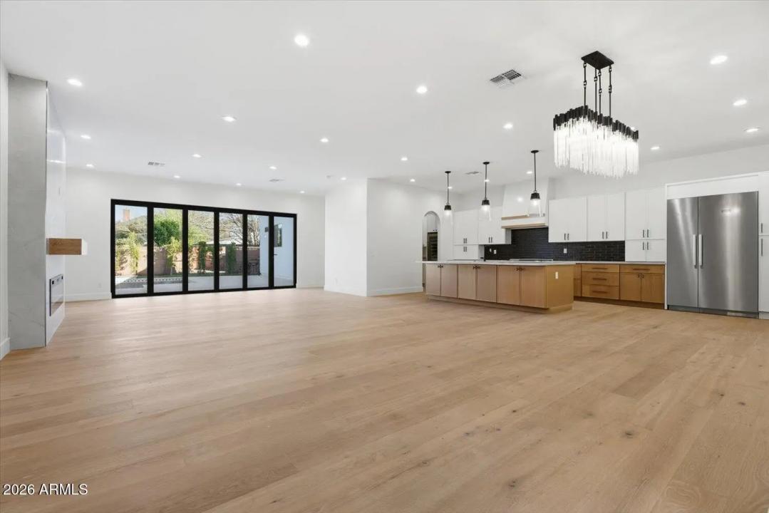 Real Estate Picture 6