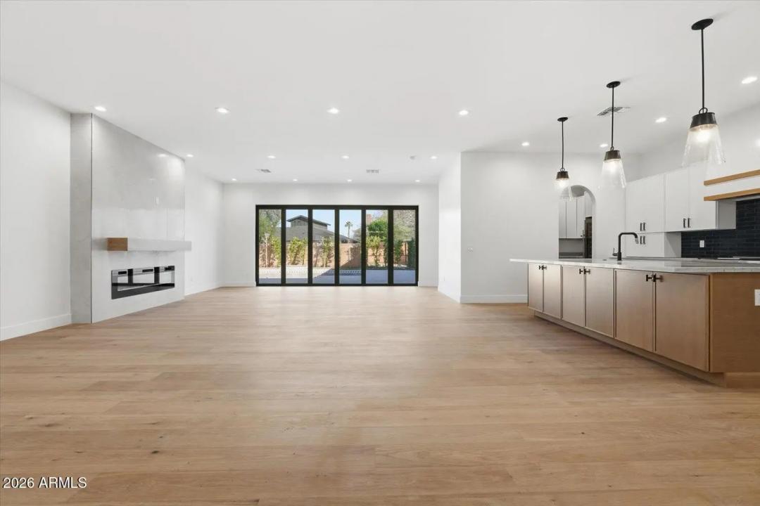 Real Estate Picture 7