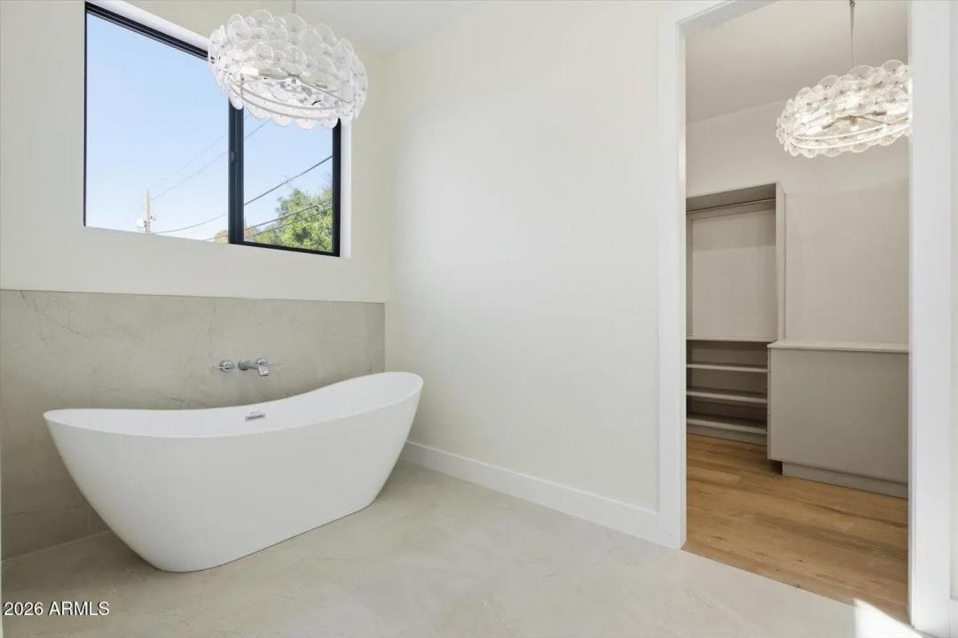 Real Estate Picture 11