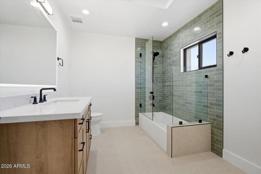 Real Estate Picture 16