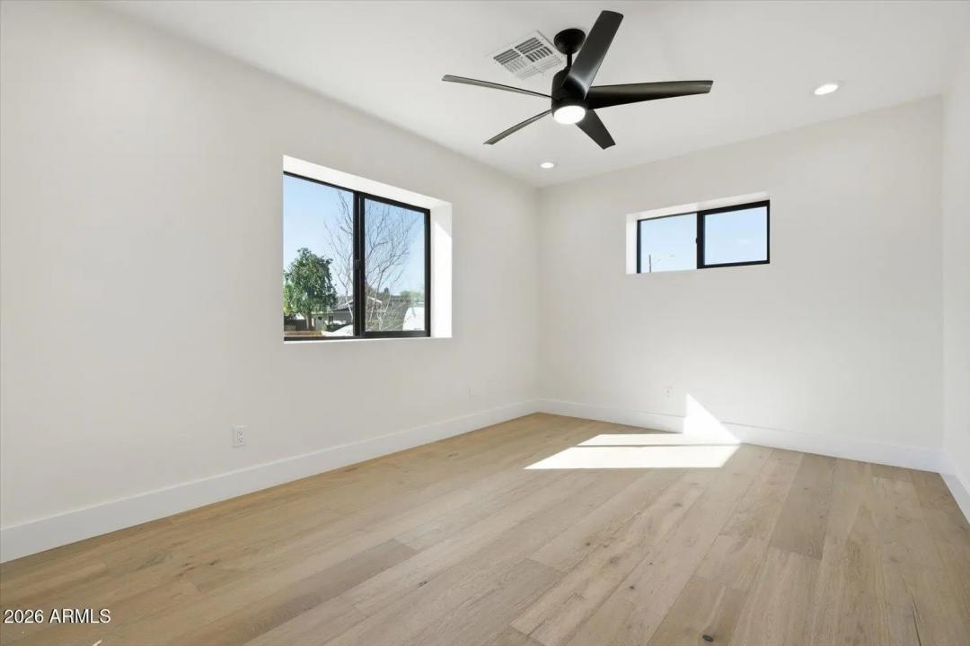 Real Estate Picture 17