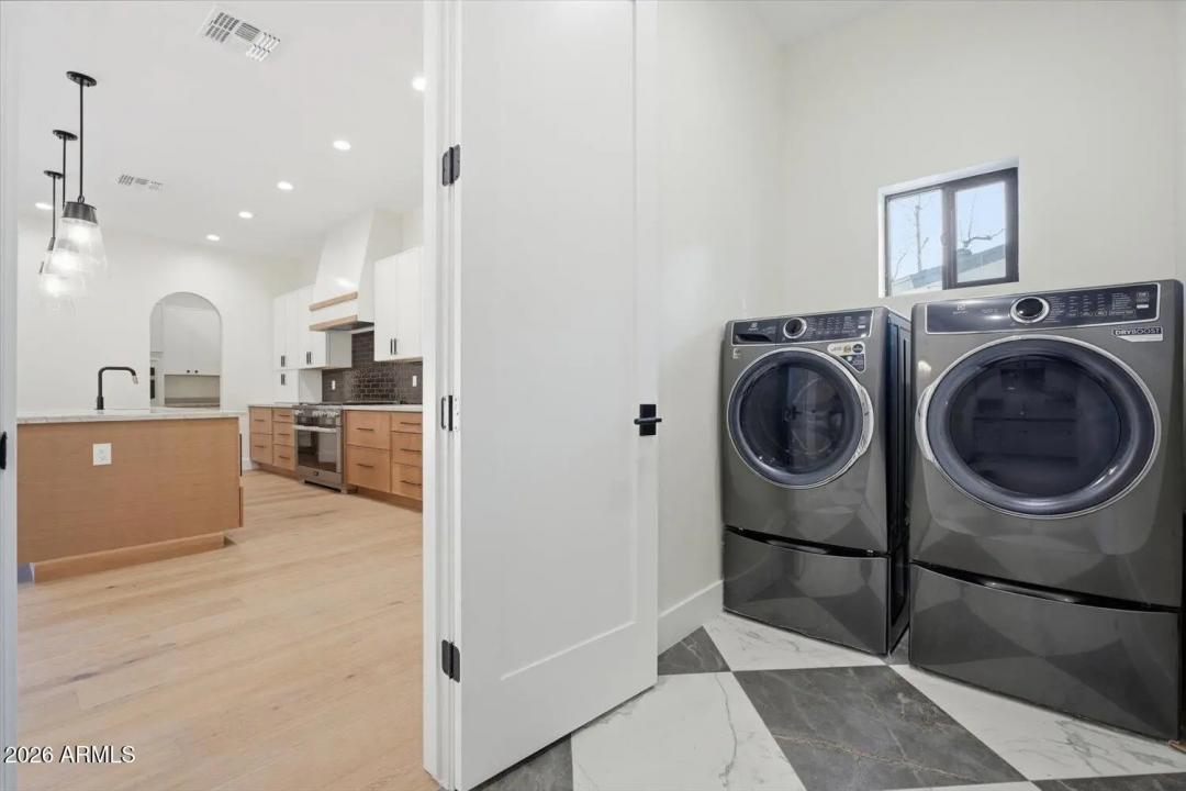 Real Estate Picture 21