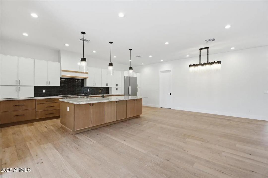 Real Estate Picture 8