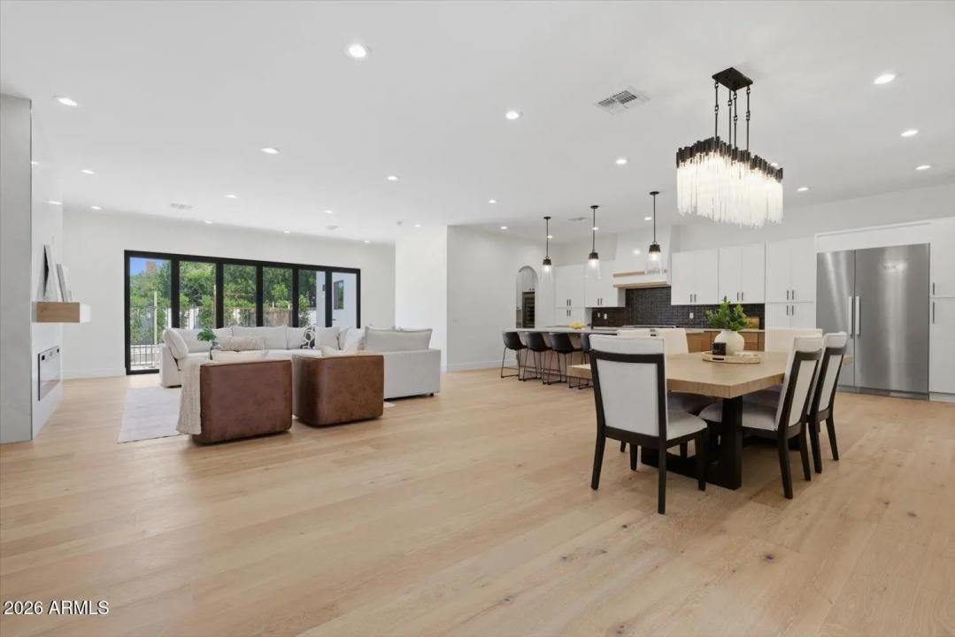 Real Estate Picture 7