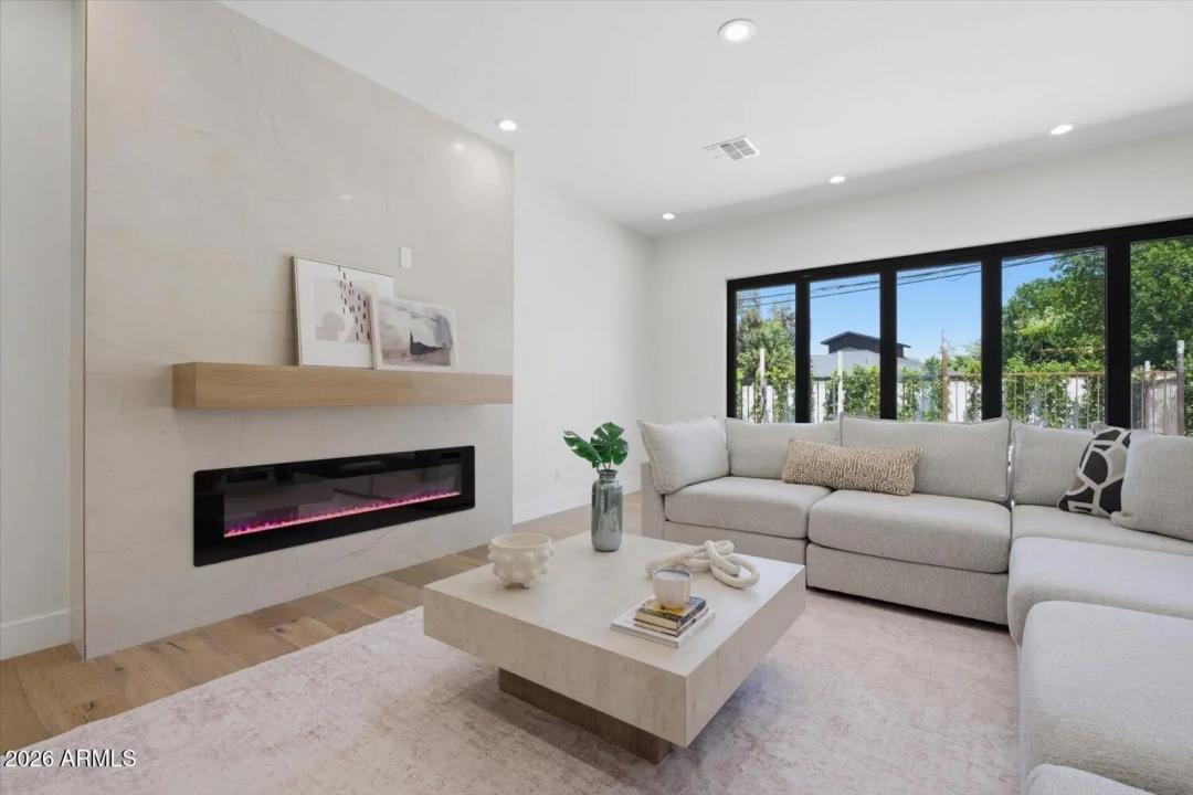 Real Estate Picture 9