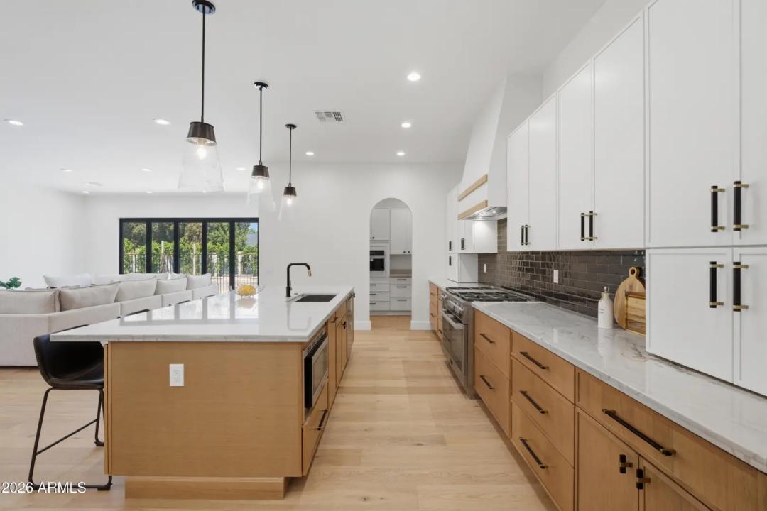 Real Estate Picture 4