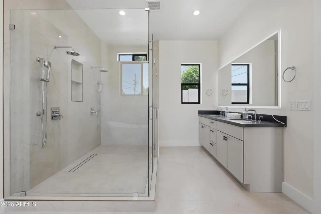 Real Estate Picture 12