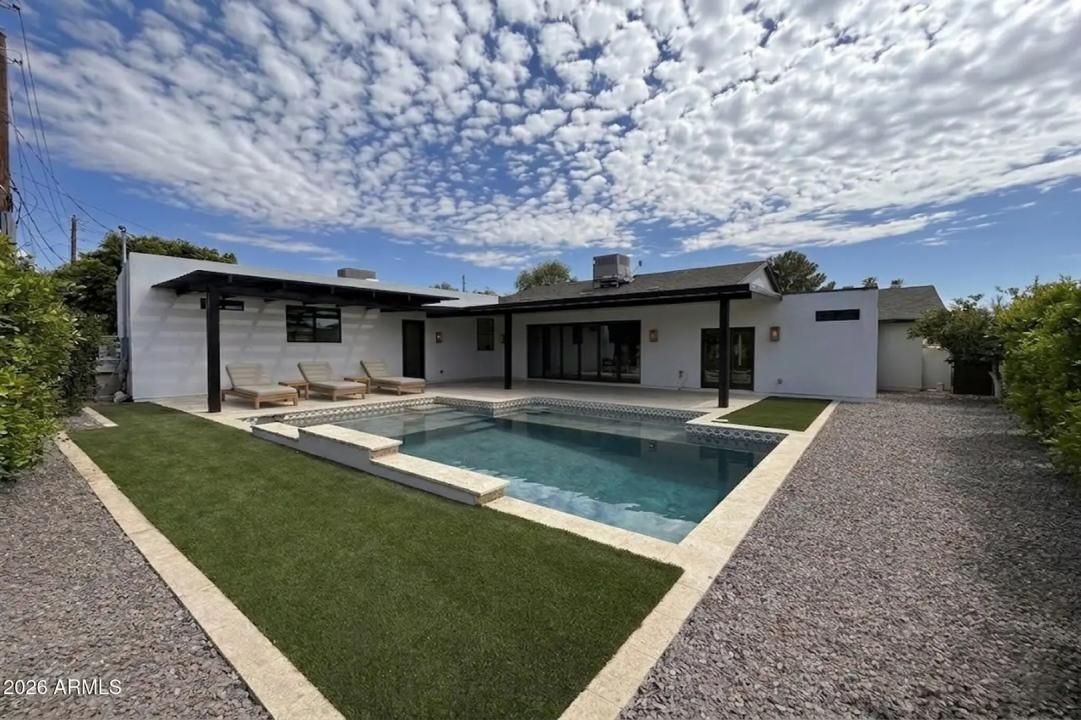 Real Estate Picture 3