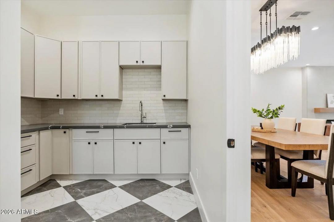 Real Estate Picture 13