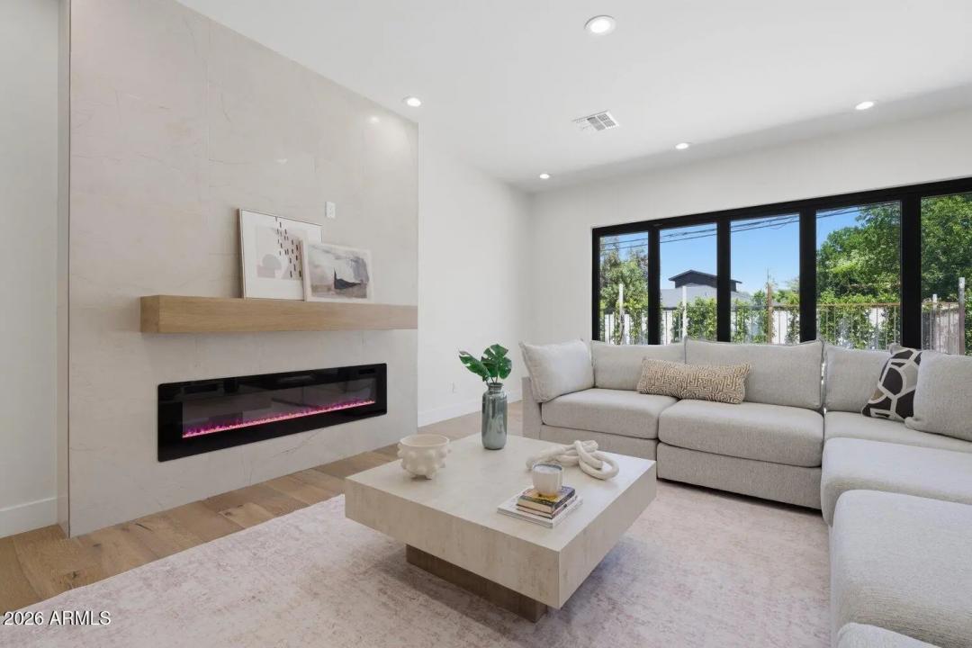 Real Estate Picture 22