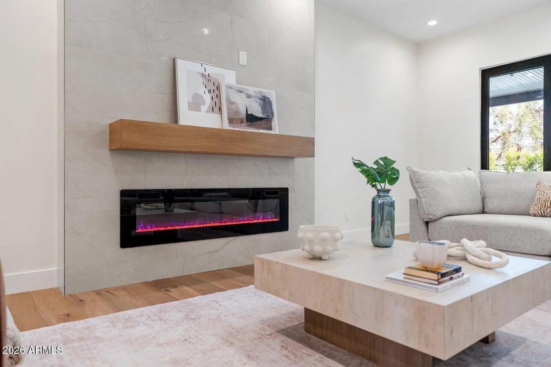 Real Estate Picture 14