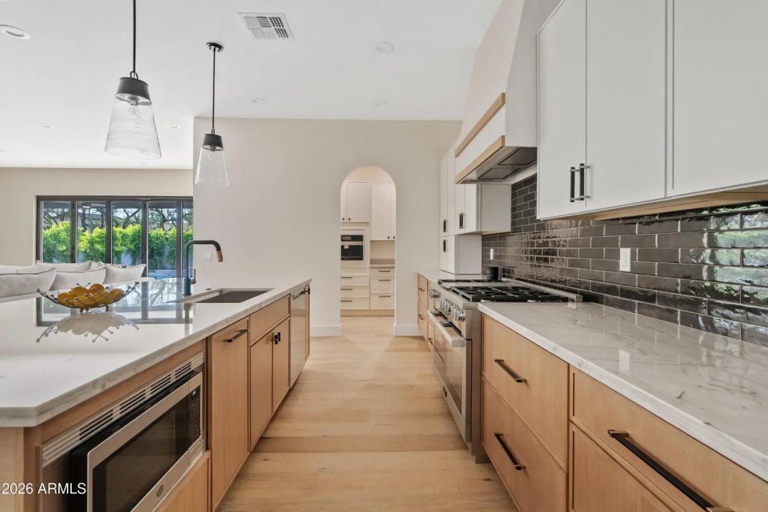 Real Estate Picture 7