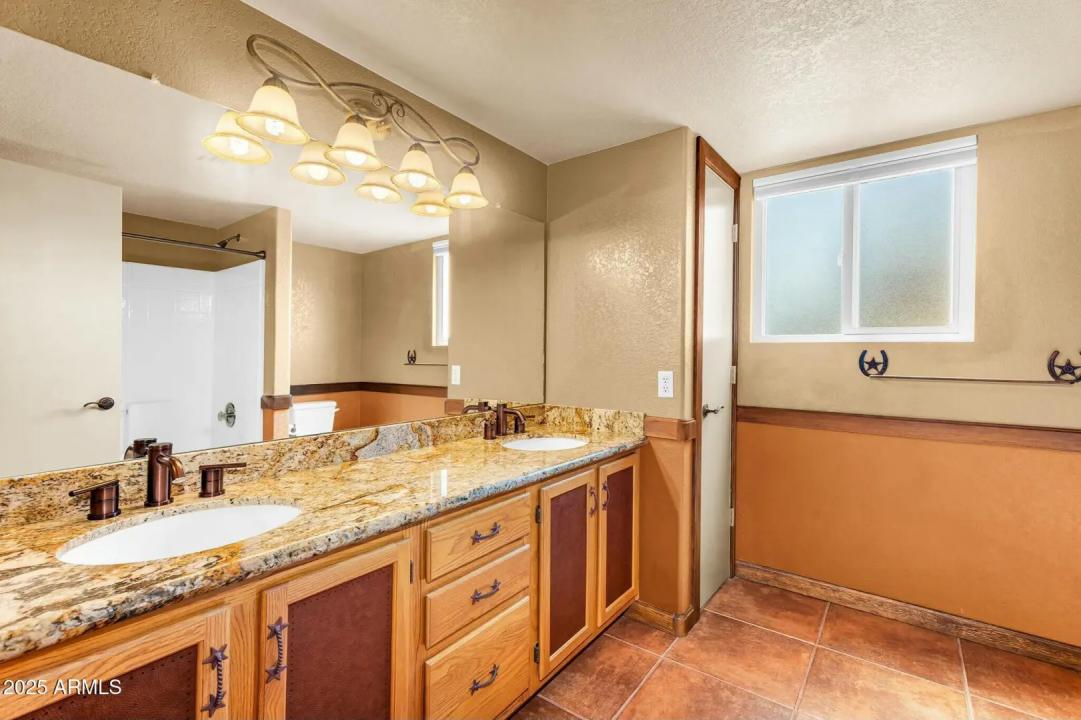 Real Estate Picture 15