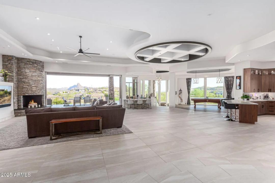 Real Estate Picture 7