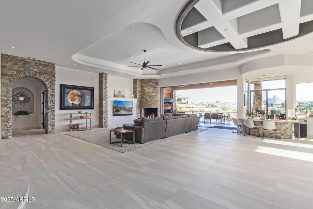 Real Estate Picture 8