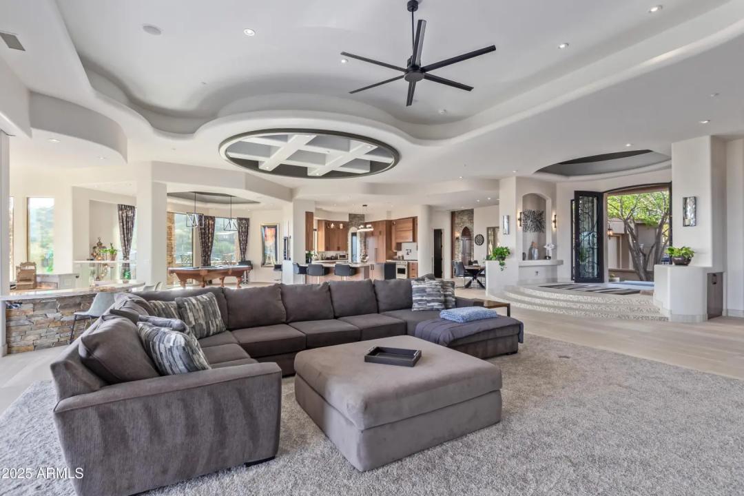 Real Estate Picture 11