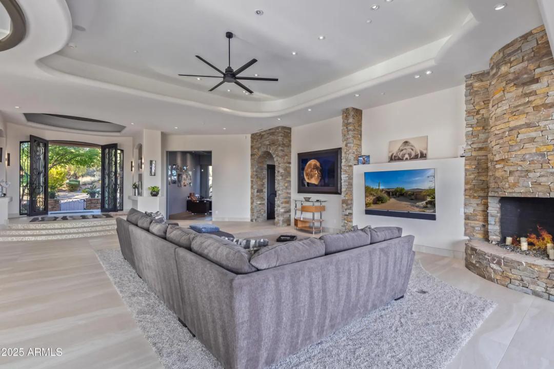 Real Estate Picture 12