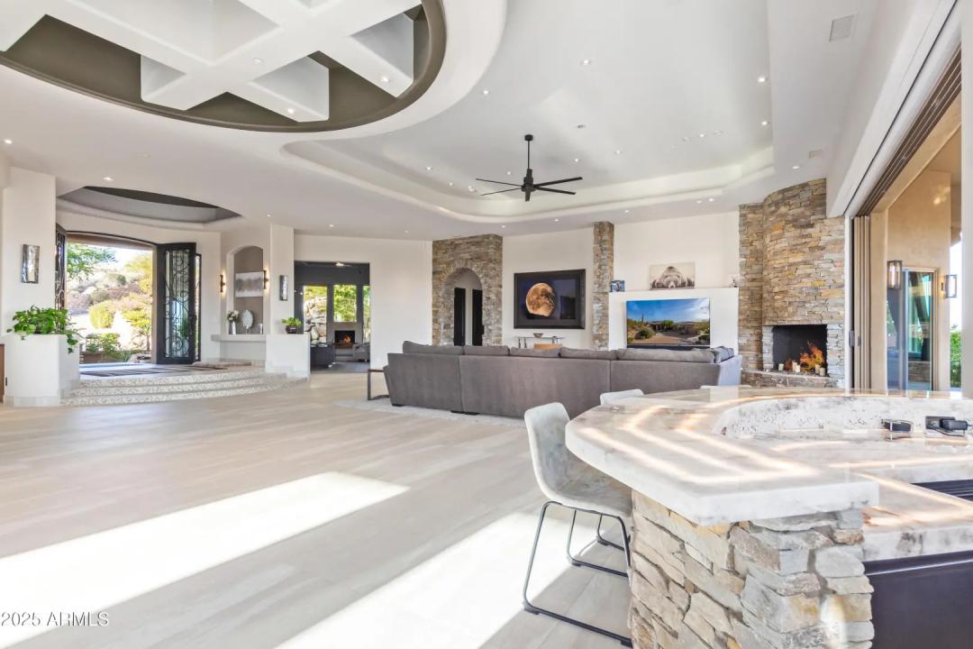 Real Estate Picture 14