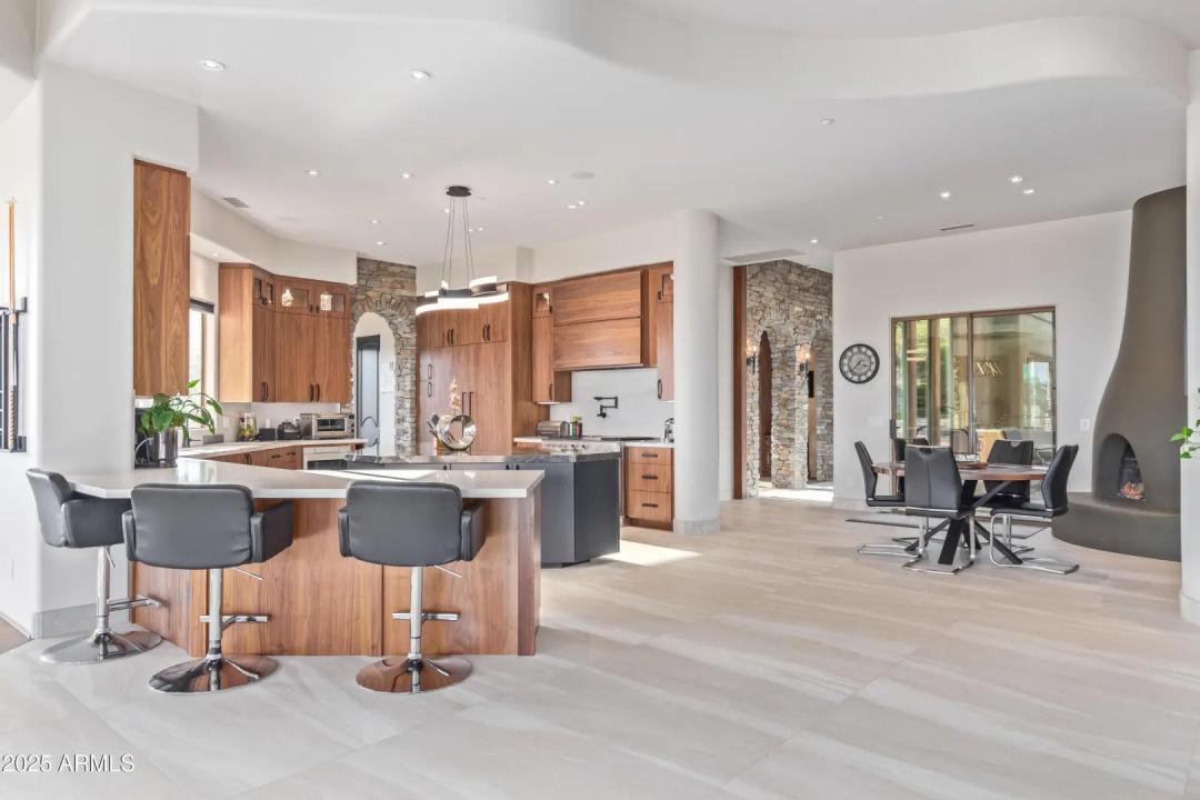 Real Estate Picture 17